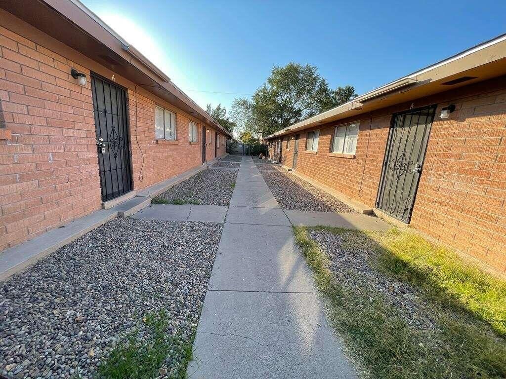 517 PALOMAS Drive SE, Albuquerque, NM 87108