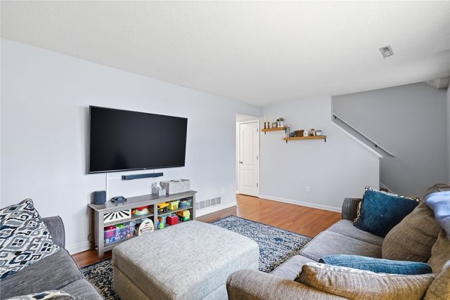 1355 E 20th Street, Norwalk, IA 50211