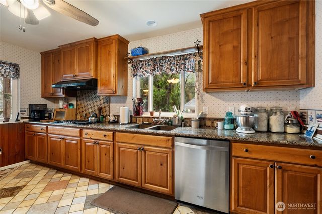 30 E Lakeway Drive, Shelton, WA 98584