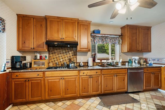 30 E Lakeway Drive, Shelton, WA 98584