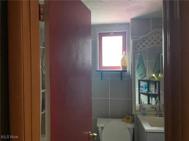 1461 Newman Avenue, Lakewood, OH 44107