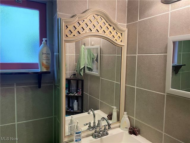 1461 Newman Avenue, Lakewood, OH 44107