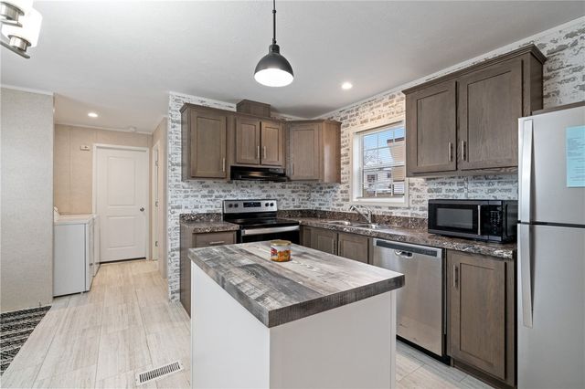 36 Leesburg Court, Imperial, PA 15126