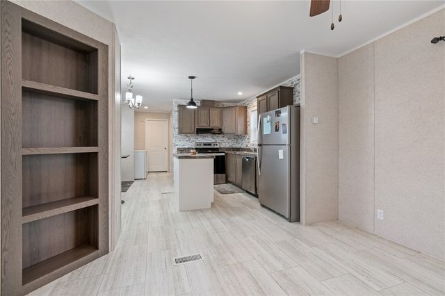 36 Leesburg Court, Imperial, PA 15126