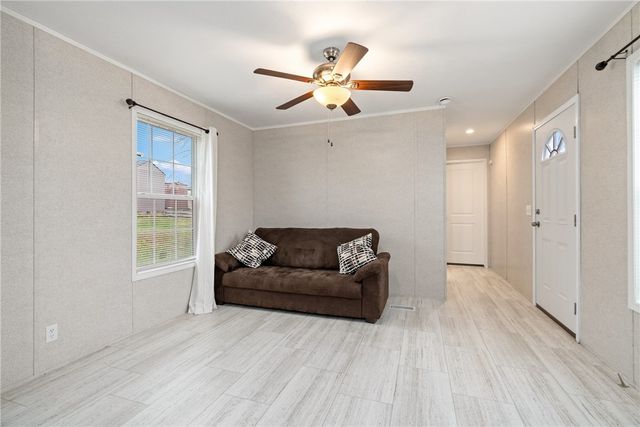 36 Leesburg Court, Imperial, PA 15126