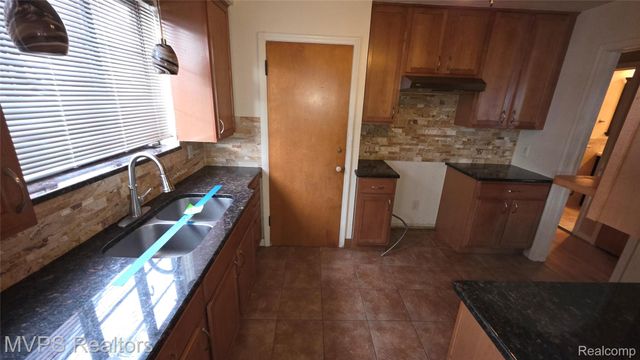 15031 Eastburn Street, Detroit, MI 48205