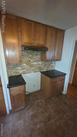 15031 Eastburn Street, Detroit, MI 48205