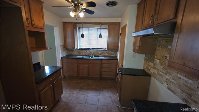 15031 Eastburn Street, Detroit, MI 48205