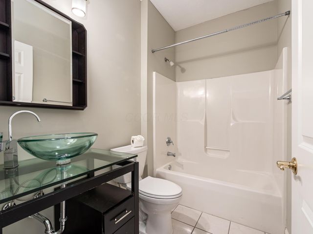 995 Bushwood Lane, Columbus, OH 43235