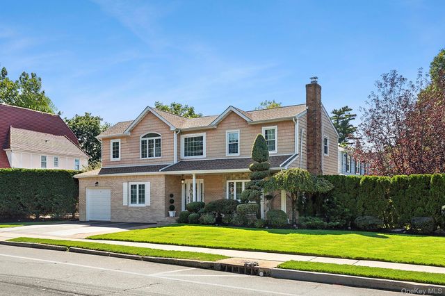 82 Lakeview Avenue, Rockville Centre, NY 11570