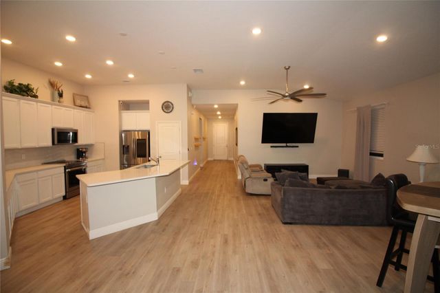 9449 SANDERS PARK PLACE, Seffner, FL 33584