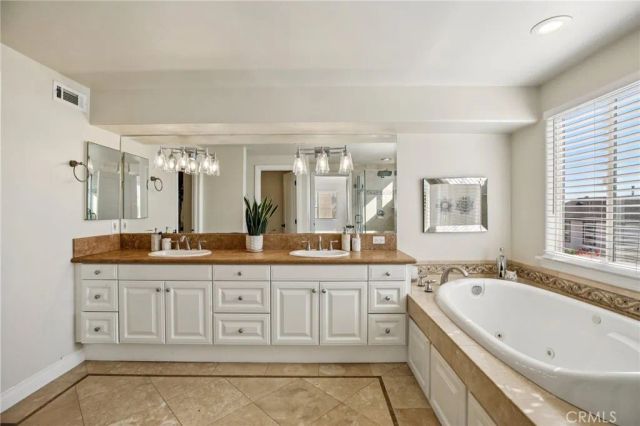 656 7th Street, Hermosa Beach, CA 90254