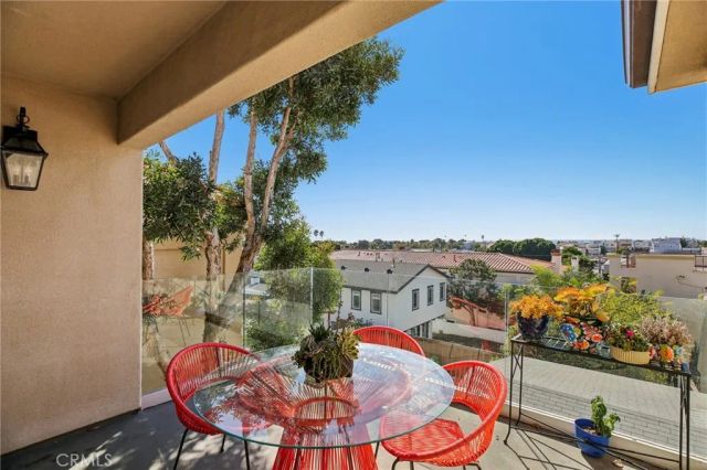 656 7th Street, Hermosa Beach, CA 90254