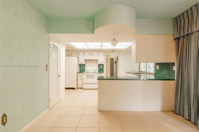 785 NE 155th St, Miami, FL 33162