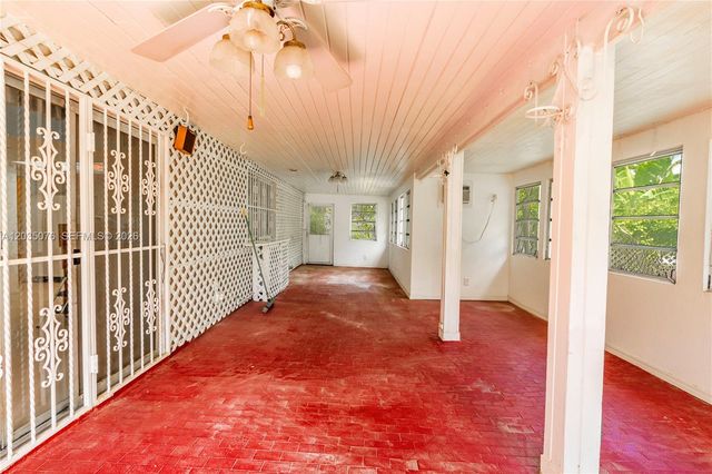 785 NE 155th St, Miami, FL 33162