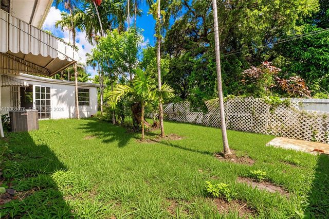 785 NE 155th St, Miami, FL 33162
