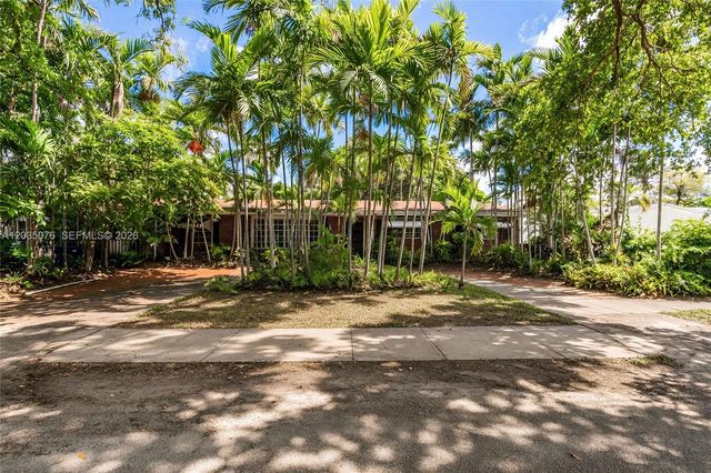 785 NE 155th St, Miami, FL 33162