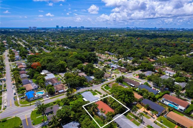 785 NE 155th St, Miami, FL 33162