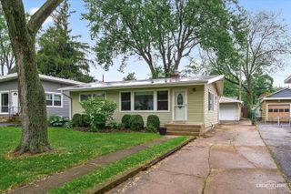 521 Division Street, St. Charles, IL 60174