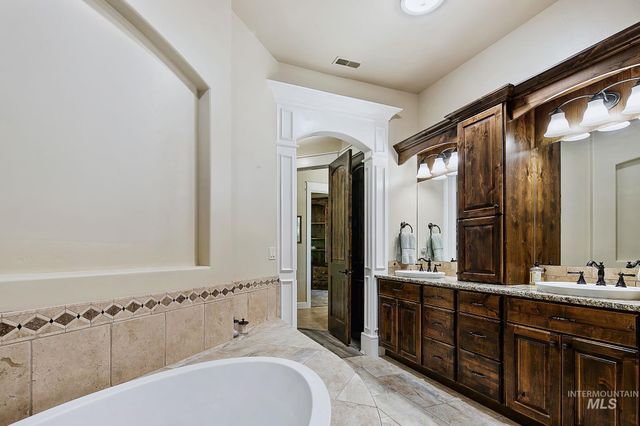 1795 N Moon Bello Way, Eagle, ID 83616