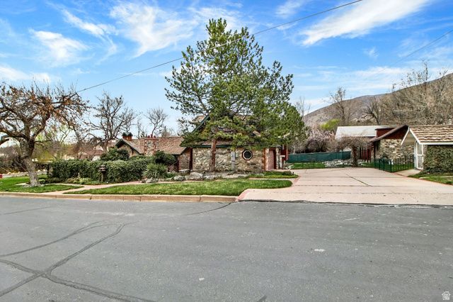 12 N 200 E, Farmington, UT 84025