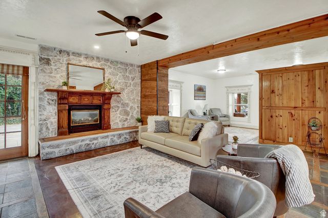 12 N 200 E, Farmington, UT 84025