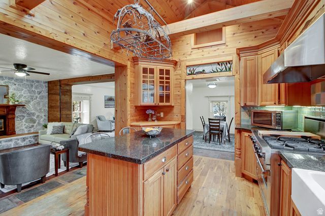 12 N 200 E, Farmington, UT 84025