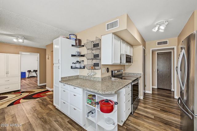 12221 N COGGINS Drive, Sun City, AZ 85351