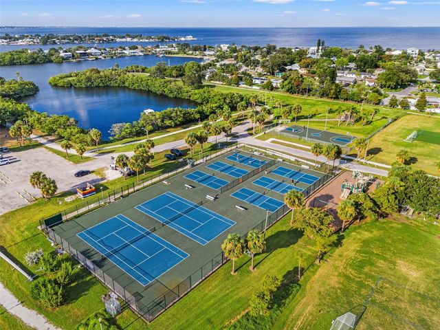 101 40TH AVENUE SE, St Petersburg, FL 33705