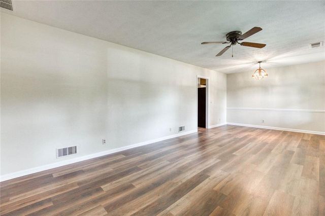 1660 Maple Court SE, Conyers, GA 30013