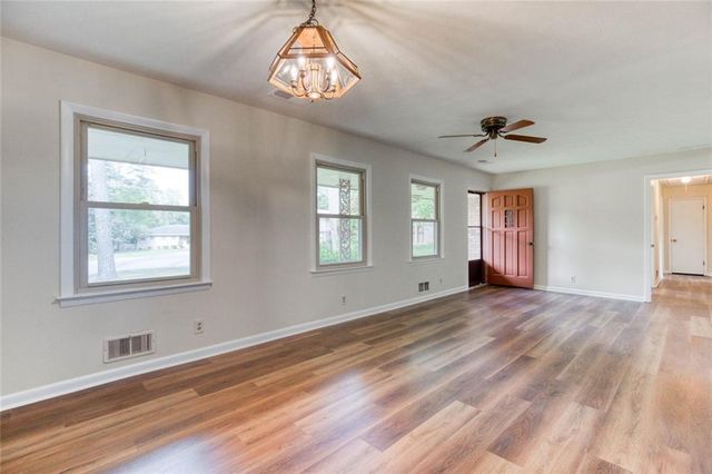 1660 Maple Court SE, Conyers, GA 30013