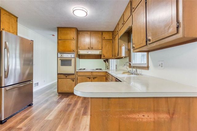 1660 Maple Court SE, Conyers, GA 30013