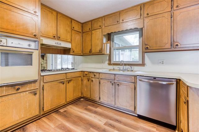 1660 Maple Court SE, Conyers, GA 30013