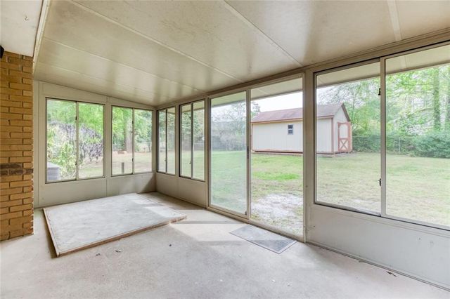 1660 Maple Court SE, Conyers, GA 30013