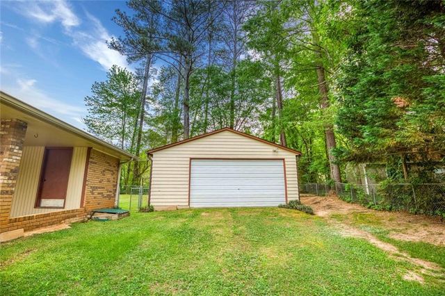 1660 Maple Court SE, Conyers, GA 30013