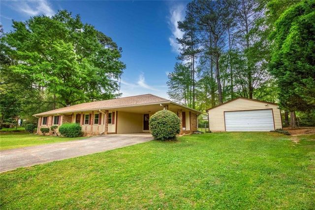 1660 Maple Court SE, Conyers, GA 30013