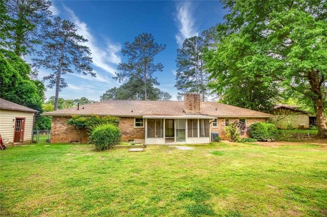 1660 Maple Court SE, Conyers, GA 30013