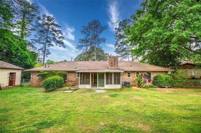 1660 Maple Court SE, Conyers, GA 30013