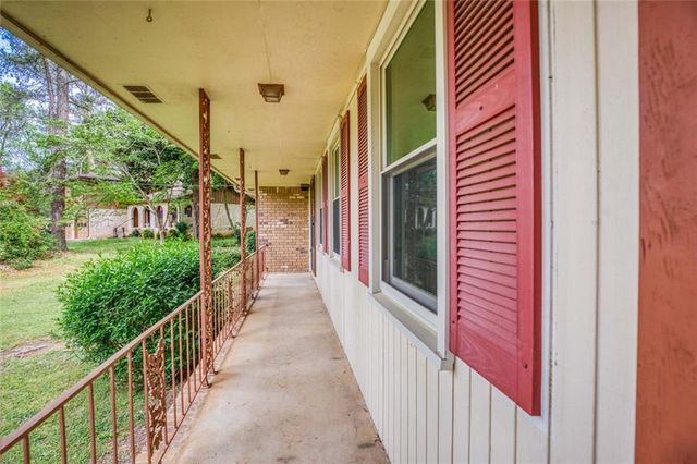 1660 Maple Court SE, Conyers, GA 30013