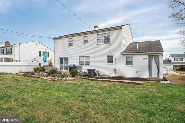 18 GEORGE READ RD, New Castle, DE 19720