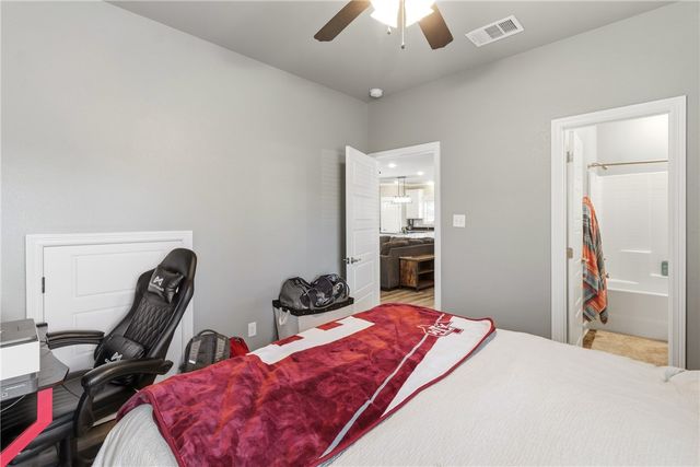 1701 Park Place, College Station, TX 77840