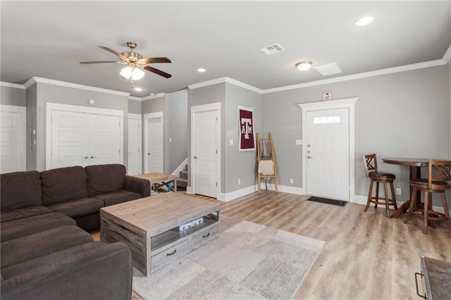 1701 Park Place, College Station, TX 77840