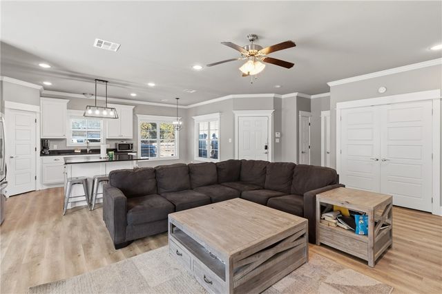 1701 Park Place, College Station, TX 77840