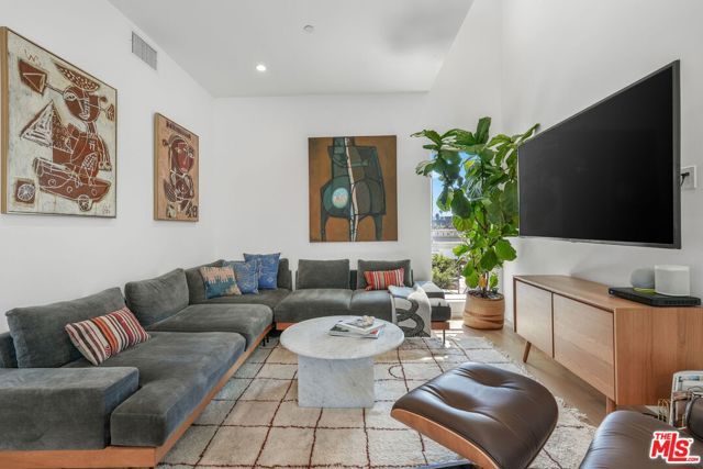 3724 Vinton Avenue, Los Angeles, CA 90034