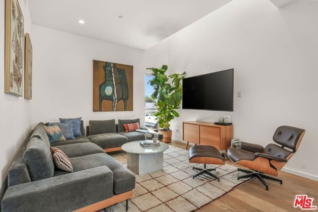 3724 Vinton Avenue, Los Angeles, CA 90034