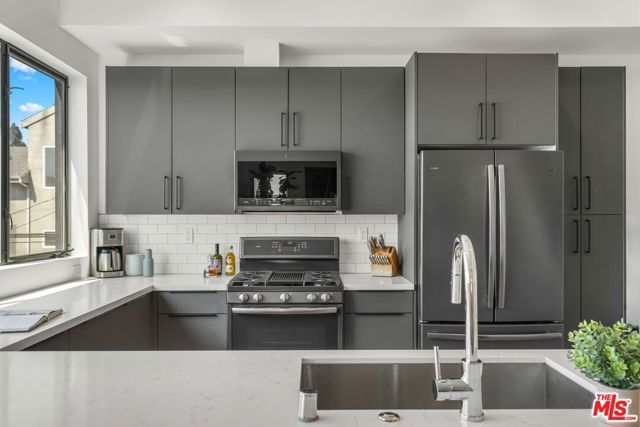3724 Vinton Avenue, Los Angeles, CA 90034