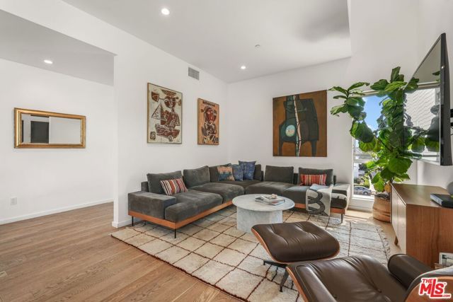 3724 Vinton Avenue, Los Angeles, CA 90034