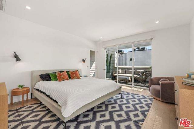 3724 Vinton Avenue, Los Angeles, CA 90034