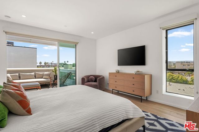 3724 Vinton Avenue, Los Angeles, CA 90034