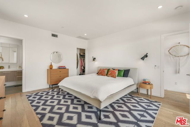 3724 Vinton Avenue, Los Angeles, CA 90034